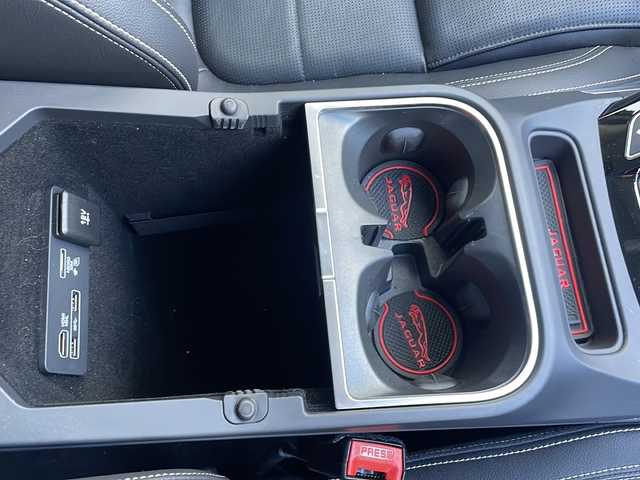 ジャガー Ｉペース SE 東京都 2021(令3)年 2.7万km 茶 車体色　CCB　フォトンレッド/純正ナビ/BT/USB/Apple Carplay/ヘッドアップディスプレイ/360度カメラ　ETC2.0/パノラミックルーフ【開かない】/ＭＥＲＩＤＩＡＮサウンド/アダプティブクルーズコントロール/レーンキープアシスト/ブラインドスポットアシスト/オートマチックハイビーム/パワーバックドア/前後左右独立オートエアコン/レザーシート/パワーシート（D/N）/シートヒーター（D/N）/ドライブレコーダー/スマートキー×２/純正22インチアルミ