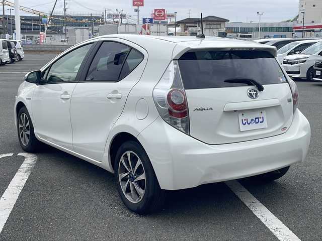 トヨタ アクア G ブラックソフトレザーセレ 熊本県 2013(平25)年 7.4万km ライムホワイトパールクリスタルシャイン (株)IDOMが運営する【じしゃロン熊本店】の自社ローン対象車両になります。こちらは現金ご利用時の価格です。自社ローンご希望の方は別途その旨お申付け下さい。　/純正ナビ（NSZT-W62G）/バックカメラ/フルセグテレビ/DVD/CD/Bluetooth接続/ETC/ハーフレザーシート/ハロゲンヘッドライト/オートライト/スマートキー