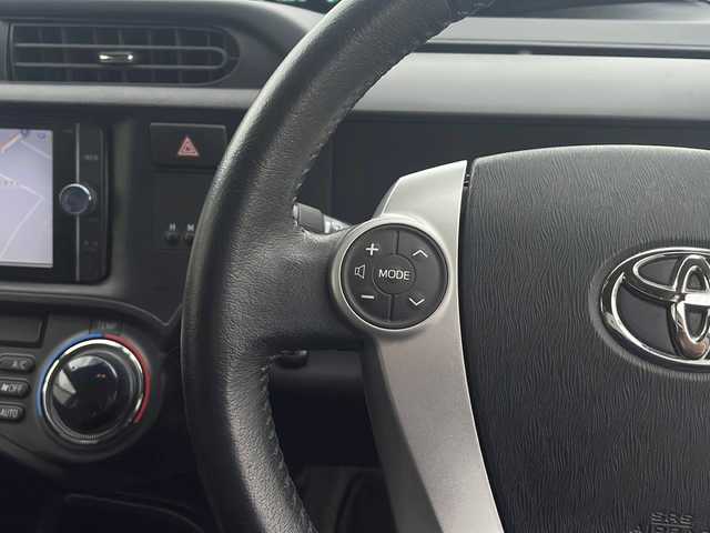 トヨタ アクア G ブラックソフトレザーセレ 熊本県 2013(平25)年 7.4万km ライムホワイトパールクリスタルシャイン (株)IDOMが運営する【じしゃロン熊本店】の自社ローン対象車両になります。こちらは現金ご利用時の価格です。自社ローンご希望の方は別途その旨お申付け下さい。　/純正ナビ（NSZT-W62G）/バックカメラ/フルセグテレビ/DVD/CD/Bluetooth接続/ETC/ハーフレザーシート/ハロゲンヘッドライト/オートライト/スマートキー