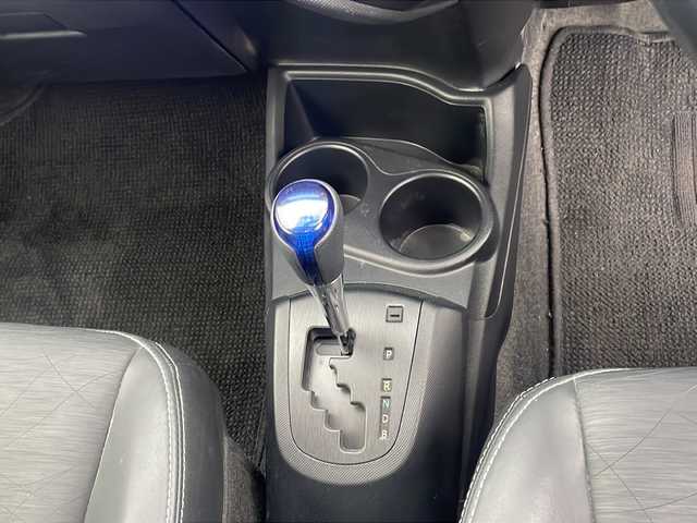 トヨタ アクア G ブラックソフトレザーセレ 熊本県 2013(平25)年 7.4万km ライムホワイトパールクリスタルシャイン (株)IDOMが運営する【じしゃロン熊本店】の自社ローン対象車両になります。こちらは現金ご利用時の価格です。自社ローンご希望の方は別途その旨お申付け下さい。　/純正ナビ（NSZT-W62G）/バックカメラ/フルセグテレビ/DVD/CD/Bluetooth接続/ETC/ハーフレザーシート/ハロゲンヘッドライト/オートライト/スマートキー