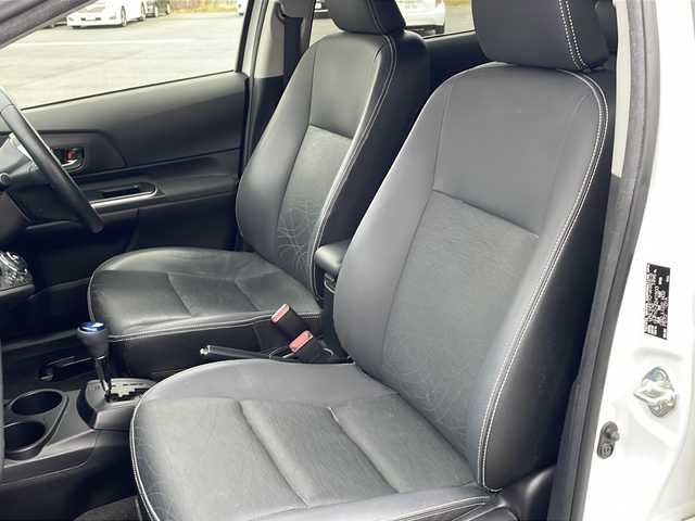 トヨタ アクア G ブラックソフトレザーセレ 熊本県 2013(平25)年 7.4万km ライムホワイトパールクリスタルシャイン (株)IDOMが運営する【じしゃロン熊本店】の自社ローン対象車両になります。こちらは現金ご利用時の価格です。自社ローンご希望の方は別途その旨お申付け下さい。　/純正ナビ（NSZT-W62G）/バックカメラ/フルセグテレビ/DVD/CD/Bluetooth接続/ETC/ハーフレザーシート/ハロゲンヘッドライト/オートライト/スマートキー