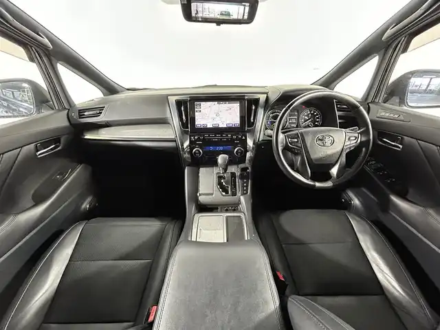 トヨタ アルファードハイブリット エグゼクティブ ラウンジ S 佐賀県 2019(令1)年 4.9万km ブラック 純正SDナビ/AM/FM/CD/DVD/SD/USB/Bluetooth/AUX/HDMI/ETC/バックカメラ/全方位カメラ/JBLサウンド/フルセグTV/ツインサンルーフ/パワーバックドア/純正フロアマット/レザーシ－ト/ヒートシーター/エアシート/両側パワースライドドア/純正17インチAW/ハンドルヒーター/横滑り防止装置/前後コーナーセンサー/プリクラッシュセーフティ/ブラインドスポットモニター/フリップダウンモニター/レーンキープアシスト/標識認識機能/衝突軽減告知機能/シートメモリー/デジタルインナーミラー/電動パーキングブレーキ/ブレーキホールド/ステアリングリモコン/オートライト/オートハイビーム/クルーズコントロール/スペアキー/取扱説明書/保証書