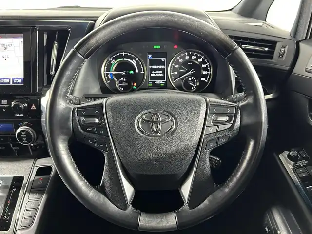 トヨタ アルファードハイブリット エグゼクティブ ラウンジ S 佐賀県 2019(令1)年 4.9万km ブラック 純正SDナビ/AM/FM/CD/DVD/SD/USB/Bluetooth/AUX/HDMI/ETC/バックカメラ/全方位カメラ/JBLサウンド/フルセグTV/ツインサンルーフ/パワーバックドア/純正フロアマット/レザーシ－ト/ヒートシーター/エアシート/両側パワースライドドア/純正17インチAW/ハンドルヒーター/横滑り防止装置/前後コーナーセンサー/プリクラッシュセーフティ/ブラインドスポットモニター/フリップダウンモニター/レーンキープアシスト/標識認識機能/衝突軽減告知機能/シートメモリー/デジタルインナーミラー/電動パーキングブレーキ/ブレーキホールド/ステアリングリモコン/オートライト/オートハイビーム/クルーズコントロール/スペアキー/取扱説明書/保証書