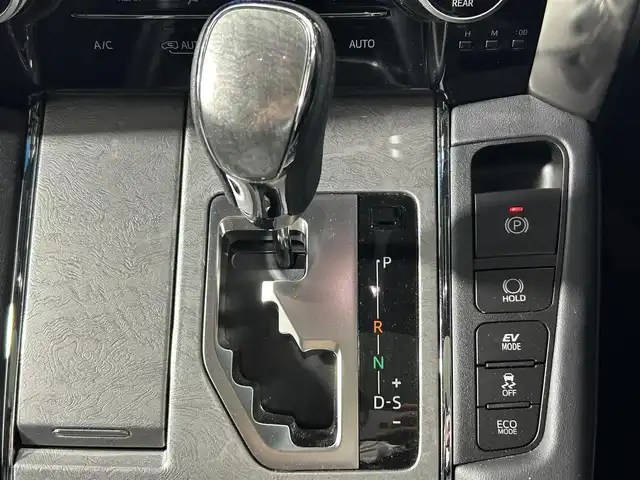 トヨタ アルファードハイブリット エグゼクティブ ラウンジ S 佐賀県 2019(令1)年 4.9万km ブラック 純正SDナビ/AM/FM/CD/DVD/SD/USB/Bluetooth/AUX/HDMI/ETC/バックカメラ/全方位カメラ/JBLサウンド/フルセグTV/ツインサンルーフ/パワーバックドア/純正フロアマット/レザーシ－ト/ヒートシーター/エアシート/両側パワースライドドア/純正17インチAW/ハンドルヒーター/横滑り防止装置/前後コーナーセンサー/プリクラッシュセーフティ/ブラインドスポットモニター/フリップダウンモニター/レーンキープアシスト/標識認識機能/衝突軽減告知機能/シートメモリー/デジタルインナーミラー/電動パーキングブレーキ/ブレーキホールド/ステアリングリモコン/オートライト/オートハイビーム/クルーズコントロール/スペアキー/取扱説明書/保証書