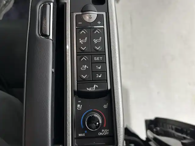 トヨタ アルファードハイブリット エグゼクティブ ラウンジ S 佐賀県 2019(令1)年 4.9万km ブラック 純正SDナビ/AM/FM/CD/DVD/SD/USB/Bluetooth/AUX/HDMI/ETC/バックカメラ/全方位カメラ/JBLサウンド/フルセグTV/ツインサンルーフ/パワーバックドア/純正フロアマット/レザーシ－ト/ヒートシーター/エアシート/両側パワースライドドア/純正17インチAW/ハンドルヒーター/横滑り防止装置/前後コーナーセンサー/プリクラッシュセーフティ/ブラインドスポットモニター/フリップダウンモニター/レーンキープアシスト/標識認識機能/衝突軽減告知機能/シートメモリー/デジタルインナーミラー/電動パーキングブレーキ/ブレーキホールド/ステアリングリモコン/オートライト/オートハイビーム/クルーズコントロール/スペアキー/取扱説明書/保証書