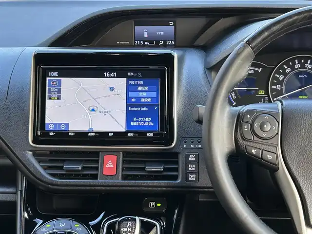 トヨタ ノア ハイブリッド Si ダブルバイビーⅢ 長崎県 2021(令3)年 7.3万km ブラック ワンオーナー/純正9インチナビ/（CD/DVD/BT/フルセグ）/バックカメラ/フリップダウンモニター/衝突軽減システム/レーンアシスト/両側パワースライドドア/クルーズコントロール/ビルトインETC/前席シートヒーター/オートライト/純正16インチAW