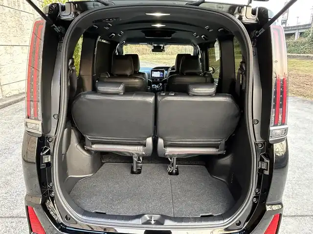 トヨタ ノア ハイブリッド Si ダブルバイビーⅢ 長崎県 2021(令3)年 7.3万km ブラック ワンオーナー/純正9インチナビ/（CD/DVD/BT/フルセグ）/バックカメラ/フリップダウンモニター/衝突軽減システム/レーンアシスト/両側パワースライドドア/クルーズコントロール/ビルトインETC/前席シートヒーター/オートライト/純正16インチAW