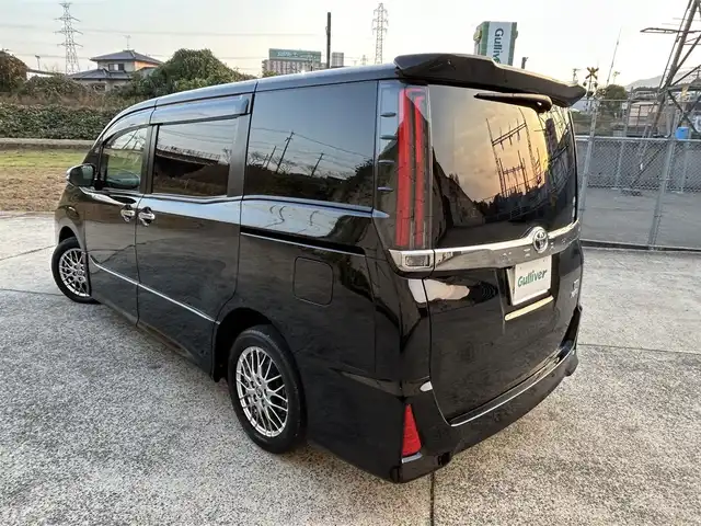 トヨタ ノア ハイブリッド Si ダブルバイビーⅢ 長崎県 2021(令3)年 7.3万km ブラック ワンオーナー/純正9インチナビ/（CD/DVD/BT/フルセグ）/バックカメラ/フリップダウンモニター/衝突軽減システム/レーンアシスト/両側パワースライドドア/クルーズコントロール/ビルトインETC/前席シートヒーター/オートライト/純正16インチAW