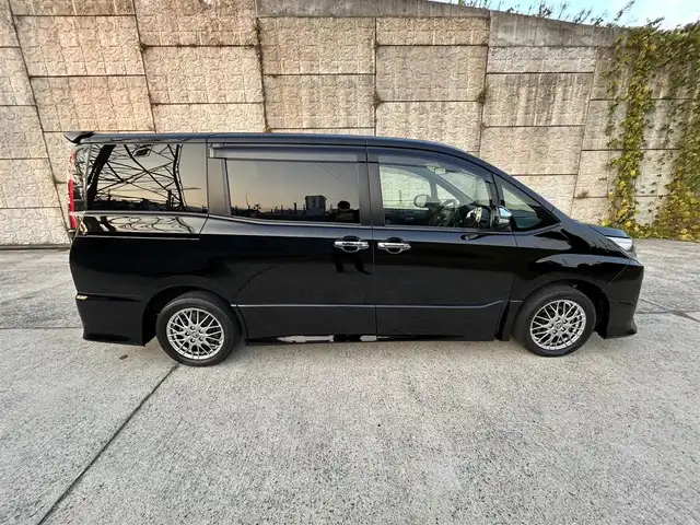 トヨタ ノア ハイブリッド Si ダブルバイビーⅢ 長崎県 2021(令3)年 7.3万km ブラック ワンオーナー/純正9インチナビ/（CD/DVD/BT/フルセグ）/バックカメラ/フリップダウンモニター/衝突軽減システム/レーンアシスト/両側パワースライドドア/クルーズコントロール/ビルトインETC/前席シートヒーター/オートライト/純正16インチAW