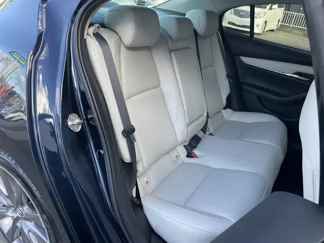 マツダ マツダ３セダン XD Lパッケージ 群馬県 2019(令1)年 5.1万km ディープクリスタルブルーマイカ 純正ナビ　/フルセグ・Ｂｌｕｅｔｏｏｔｈ・ＨＤＭＩ・スマホ接続　/全周囲カメラ　/白革シート　/前席シートヒーター　/ハンドルヒーター　/運転席シートメモリー　/前後ドラレコ　/衝突軽減ブレーキ　/ハンドル支援　/オートワイパー