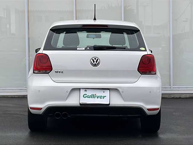 フォルクスワーゲン ポロ GTI 神奈川県 2013(平25)年 5万km キャンディホワイト ・純正ナビ　/・ＤＶＤ　ＣＤ　/・フルセグＴＶ　/・ＥＴＣ　/・ＡＵＸ　/・ＳＤミュージックサーバー　/・リモコンキー　/・オートエアコン　/・純正フロアマット　/・純正アルミホイール　/・ＨＩＤヘッドライト　/・フォグランプ　/・リヤフォグランプ/・純正１７インチアルミホイール/・ESP(エレクトロニック スタビリゼーション プログラム)/・リアワイパー/・UVカットガラス