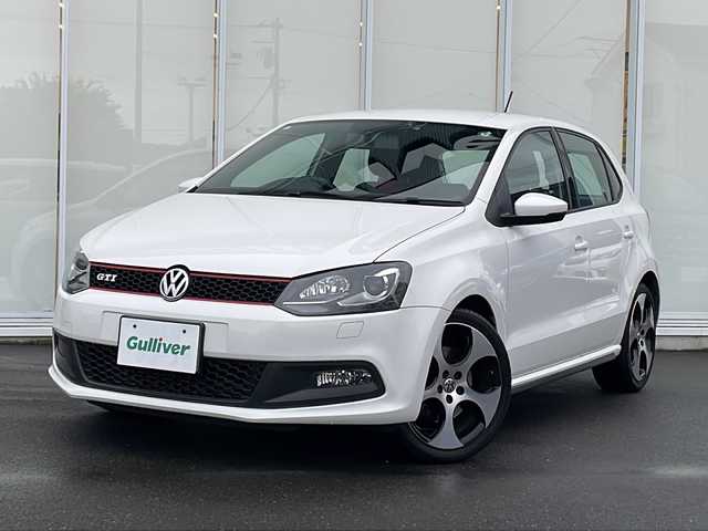 フォルクスワーゲン ポロ GTI 神奈川県 2013(平25)年 5万km キャンディホワイト ・純正ナビ　/・ＤＶＤ　ＣＤ　/・フルセグＴＶ　/・ＥＴＣ　/・ＡＵＸ　/・ＳＤミュージックサーバー　/・リモコンキー　/・オートエアコン　/・純正フロアマット　/・純正アルミホイール　/・ＨＩＤヘッドライト　/・フォグランプ　/・リヤフォグランプ/・純正１７インチアルミホイール/・ESP(エレクトロニック スタビリゼーション プログラム)/・リアワイパー/・UVカットガラス