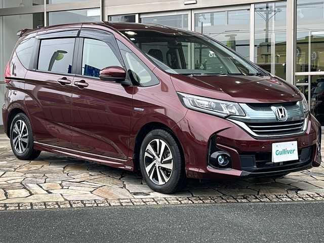 ホンダ フリード ハイブリット EX 静岡県 2016(平28)年 5.8万km プレミアムディープロッソパール 純正ナビ/・FM/AM/・CD/DVD/・USB/・iPod/・Bluetooth/・HDMI/・フルセグTV/主要装備/・ＥＴＣ/・両側パワスラ/・ドライブレコーダー/・バックカメラ/・サイドカーテンエアバッグ/・運転席＋助手席シートヒーター/・ＬＥＤヘッドライト/・コーナーセンサー/・レーンキープアシスト/・レーダークルコン/・純正１５インチＡＷ/・ホンダセンシング/・横滑り防止装置/・コンビシート/・本革巻ステアリングホイール