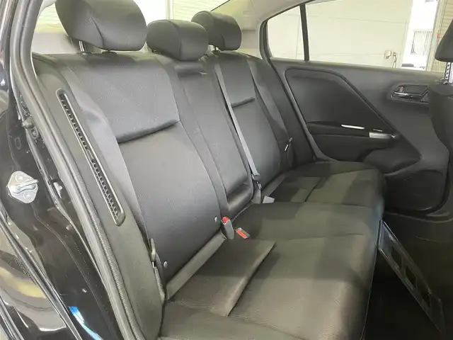 ホンダ グレイス ハイブリッド LX 沖縄県 2015(平27)年 5.5万km クリスタルブラックパール (株)IDOMが運営する【じしゃロンコザ店】の自社ローン専用車両になりますこちらは現金またはオートローンご利用時の価格です。自社ローンご希望の方は別途その旨お申付け下さい/純正ナビ　/Bluetooth接続　/ETC　/クルーズコントロール　/衝突被害軽減ブレーキ　/プッシュスタート　/スマートキー　/スペアキー　/オートライト