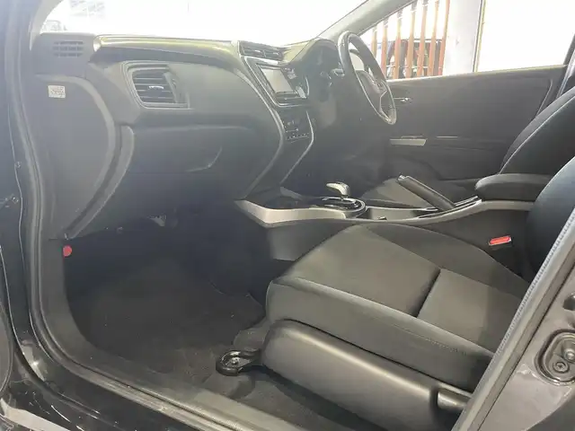 ホンダ グレイス ハイブリッド LX 沖縄県 2015(平27)年 5.5万km クリスタルブラックパール (株)IDOMが運営する【じしゃロンコザ店】の自社ローン専用車両になりますこちらは現金またはオートローンご利用時の価格です。自社ローンご希望の方は別途その旨お申付け下さい/純正ナビ　/Bluetooth接続　/ETC　/クルーズコントロール　/衝突被害軽減ブレーキ　/プッシュスタート　/スマートキー　/スペアキー　/オートライト