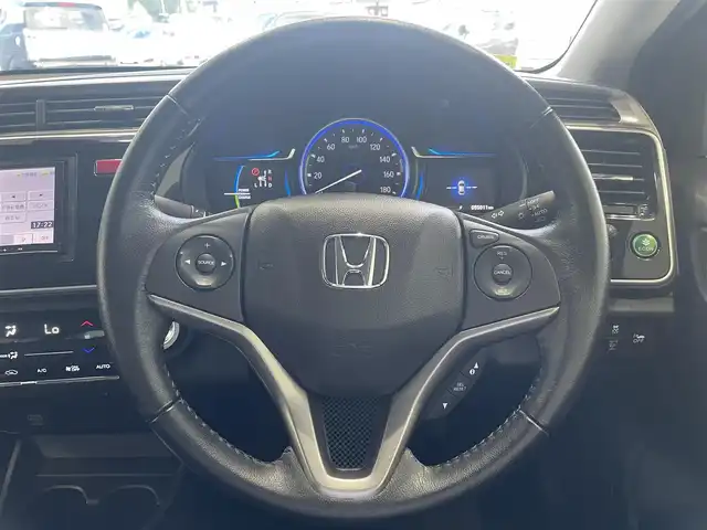 ホンダ グレイス ハイブリッド LX 沖縄県 2015(平27)年 5.5万km クリスタルブラックパール (株)IDOMが運営する【じしゃロンコザ店】の自社ローン専用車両になりますこちらは現金またはオートローンご利用時の価格です。自社ローンご希望の方は別途その旨お申付け下さい/純正ナビ　/Bluetooth接続　/ETC　/クルーズコントロール　/衝突被害軽減ブレーキ　/プッシュスタート　/スマートキー　/スペアキー　/オートライト
