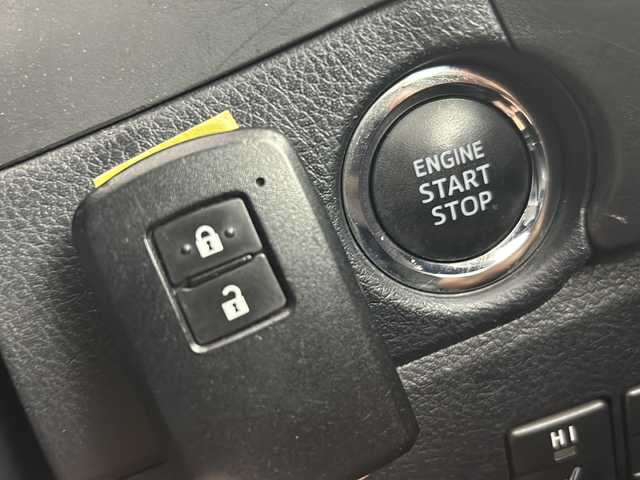 トヨタ オーリス 150X Sパッケージ 愛知県 2015(平27)年 4.5万km レッドマイカメタリック 社外7インチメモリーナビゲーション/CD DVD フルセグTV Bluetooth/バックカメラ/ETC/ステアリングリモコン/シートヒーター(D/N)/純正16インチアルミホイール/シートカバーあり/HIDヘッドライト/オートライト/フォグライト/横滑り防止装置/スマートキー/エンジンプッシュスタート/ドアバイザー