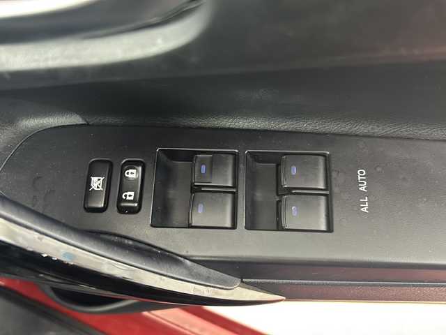 トヨタ オーリス 150X Sパッケージ 愛知県 2015(平27)年 4.5万km レッドマイカメタリック 社外7インチメモリーナビゲーション/CD DVD フルセグTV Bluetooth/バックカメラ/ETC/ステアリングリモコン/シートヒーター(D/N)/純正16インチアルミホイール/シートカバーあり/HIDヘッドライト/オートライト/フォグライト/横滑り防止装置/スマートキー/エンジンプッシュスタート/ドアバイザー