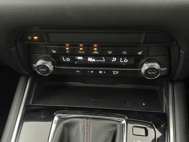 マツダ ＣＸ－８ XD ブラックトーンエディション 宮城県 2022(令4)年 6.1万km ジェットブラックマイカ アルパイン製フリップダウンモニター/CD/DVDプレーヤー/i-ACTIVSENSE/・プリクラッシュセーフティーシステム/・オートクルーズコントロール/・レーントレーシングアシスト/・オートマチックハイビーム/ブラインドスポットモニター/ヘッドアップディスプレイ/電動リアゲート/マツダコネクトナビ/（BT.USB.CD.DVD）/アラウンドビューモニター/フルセグテレビ/ETC/全席シートヒーター/前席パワーシート/ハーフレザーシート/ステアリングヒーター/革巻きステアリング/ステアリングスイッチ/電動パーキングブレーキ/プッシュスタート/スマートキー（2本）/純正フロアマット/ロールサンシェード/純正19インチアルミホイール/社外17インチ冬タイヤ積込/LEDヘッドライト