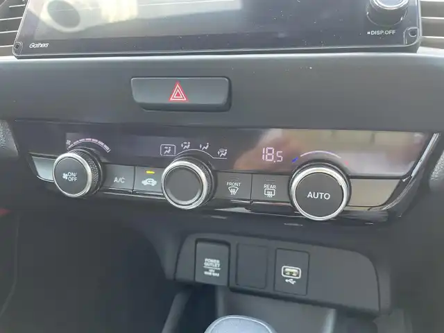 ホンダ フィット e:HEVホーム 群馬県 2024(令6)年 0.2万km プラチナホワイトパール ホンダセンシング/・衝突軽減ブレーキ/・パーキングセンサー警報/・踏み間違い防止/・路外逸脱抑制/純正9インチSDナビ　VXU-245FTi/　(CD DVD Bluetooth SD フルセグ　AM FM）/バックカメラ/LEDヘッドライト/オートライト/クルーズコントロール/USB/純正フロアマット