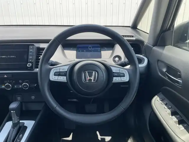 ホンダ フィット e:HEVホーム 群馬県 2024(令6)年 0.2万km プラチナホワイトパール ホンダセンシング/・衝突軽減ブレーキ/・パーキングセンサー警報/・踏み間違い防止/・路外逸脱抑制/純正9インチSDナビ　VXU-245FTi/　(CD DVD Bluetooth SD フルセグ　AM FM）/バックカメラ/LEDヘッドライト/オートライト/クルーズコントロール/USB/純正フロアマット