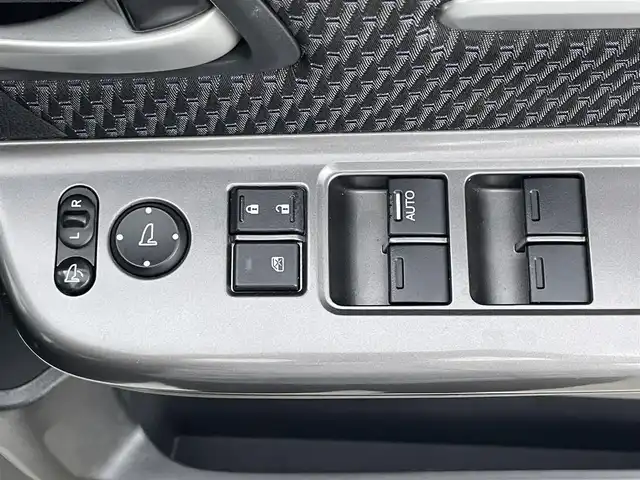 ホンダ ステップワゴン スパーダ ホンダセンシング 岡山県 2016(平28)年 4.8万km ホワイトオーキッドパール 純正9インチナビ　VXM-175VFNi/地デジTV/Bluetooth/DVD/CD/AUX/USB/バックカメラ /フリップダウンモニター/両側パワースライドドア/ビルトインETC/ホンダセンシング /アダプティブクルーズコントロール/LEDヘッドライト/前後ドライブレコーダー/オートライト /レーンキープアシスト/プッシュスタート /スマートキー/純正フロアマット /純正16インチアルミホイール/ミラーヒーター