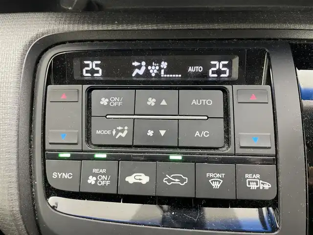 ホンダ ステップワゴン スパーダ ホンダセンシング 岡山県 2016(平28)年 4.8万km ホワイトオーキッドパール 純正9インチナビ　VXM-175VFNi/地デジTV/Bluetooth/DVD/CD/AUX/USB/バックカメラ /フリップダウンモニター/両側パワースライドドア/ビルトインETC/ホンダセンシング /アダプティブクルーズコントロール/LEDヘッドライト/前後ドライブレコーダー/オートライト /レーンキープアシスト/プッシュスタート /スマートキー/純正フロアマット /純正16インチアルミホイール/ミラーヒーター