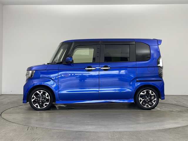 ホンダ Ｎ ＢＯＸ カスタム G L ターボ ホンダセンシング 兵庫県 2017(平29)年 7.2万km ブリリアントスポーティブルーメタリック2トーン ・Honda SENSING/・衝突軽減ブレーキ/・誤発進抑制機能/・後方誤発進抑制機能/・歩行者事故低減ステアリング/・路外逸脱抑制機能/・アダプティブ・クルーズ・コントロール/・車線維持支援システム/・オートハイビーム/・先行車発進お知らせ機能/・標識認識機能/・ビルトインETC車載器/・純正8インチメモリナビ(VXU-185NBi)/CD/DVD/SD/BT/フルセグTV/・バックカメラ/・両側パワースライドドア/・ハーフレザーシート/・パドルシフト/・オートリトラミラー/・プラズマクラスター技術搭載フルオート・エアコンディショナー/・前席用i-サイドエアバッグシステム＋サイドカーテンエアバッグシステム(前席/後席対応)/・純正15インチアルミホイール/・LEDヘッドライト/・LEDフォグライト/・スマートキー/・プッシュスタート/・ステアリングリモコン