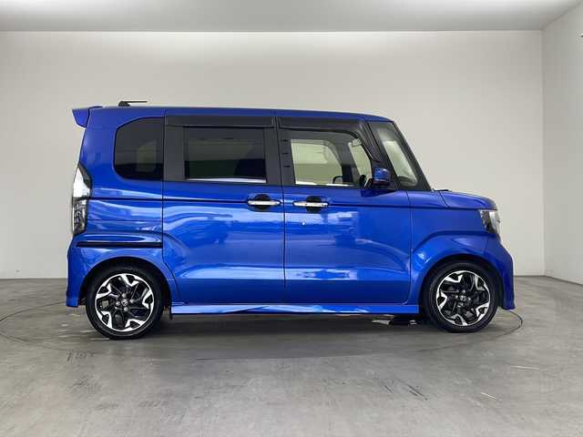 ホンダ Ｎ ＢＯＸ カスタム G L ターボ ホンダセンシング 兵庫県 2017(平29)年 7.2万km ブリリアントスポーティブルーメタリック2トーン ・Honda SENSING/・衝突軽減ブレーキ/・誤発進抑制機能/・後方誤発進抑制機能/・歩行者事故低減ステアリング/・路外逸脱抑制機能/・アダプティブ・クルーズ・コントロール/・車線維持支援システム/・オートハイビーム/・先行車発進お知らせ機能/・標識認識機能/・ビルトインETC車載器/・純正8インチメモリナビ(VXU-185NBi)/CD/DVD/SD/BT/フルセグTV/・バックカメラ/・両側パワースライドドア/・ハーフレザーシート/・パドルシフト/・オートリトラミラー/・プラズマクラスター技術搭載フルオート・エアコンディショナー/・前席用i-サイドエアバッグシステム＋サイドカーテンエアバッグシステム(前席/後席対応)/・純正15インチアルミホイール/・LEDヘッドライト/・LEDフォグライト/・スマートキー/・プッシュスタート/・ステアリングリモコン