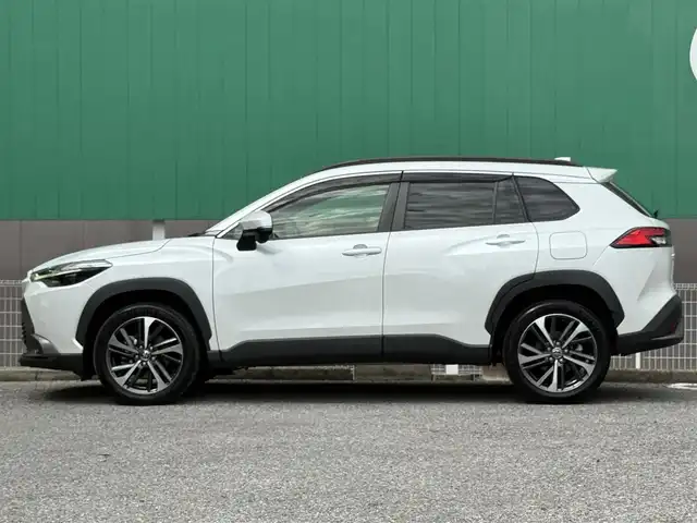 トヨタ カローラ クロス Z 千葉県 2022(令4)年 2.3万km プラチナホワイトパールマイカ 純正ディスプレイオーディオ（AM/FM/Bluetooth）/バックカメラ/ETC2.0/追従クルーズコントロール/前後ドライブレコーダー/MTモード付AT/前席シートヒーター/運転席パワーシート/ハーフレザーシート/パワーバックドア/コーナーセンサー/純正フロアマット/純正アルミホイール/LEDヘッドライト/ワンオーナー/取扱説明書/保証書