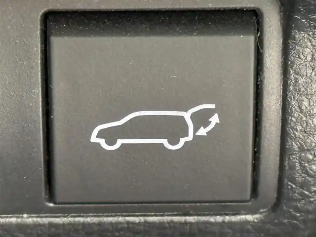 トヨタ カローラ クロス Z 千葉県 2022(令4)年 2.3万km プラチナホワイトパールマイカ 純正ディスプレイオーディオ（AM/FM/Bluetooth）/バックカメラ/ETC2.0/追従クルーズコントロール/前後ドライブレコーダー/MTモード付AT/前席シートヒーター/運転席パワーシート/ハーフレザーシート/パワーバックドア/コーナーセンサー/純正フロアマット/純正アルミホイール/LEDヘッドライト/ワンオーナー/取扱説明書/保証書