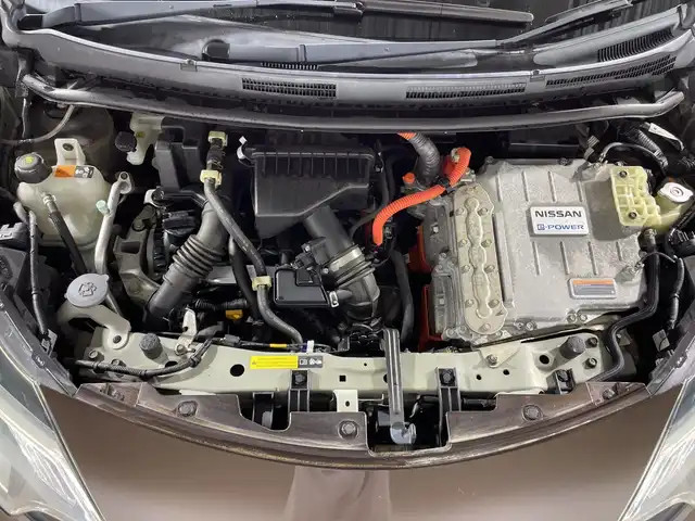 日産 ノート e－パワー メダリスト 神奈川県 2016(平28)年 4.9万km インペリアルアンバーP エマージェンシーブレーキ/レーンキープサポート/純正ナビ/・BT/フルセグTV/CD/DVD/SD/AUX/アラウンドビューモニター/インテリジェントルームミラー/ハーフレザーシート/ECO/Sモード/ドライブレコーダー/革巻きステアリング/ステアリングスイッチ/Autoライト/LEDヘッドライト/フォグランプ/シートリフター/純正フロアマット/純正アルミホイール/純正ドアバイザー