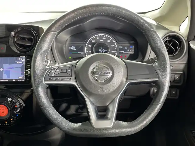 日産 ノート e－パワー メダリスト 神奈川県 2016(平28)年 4.9万km インペリアルアンバーP エマージェンシーブレーキ/レーンキープサポート/純正ナビ/・BT/フルセグTV/CD/DVD/SD/AUX/アラウンドビューモニター/インテリジェントルームミラー/ハーフレザーシート/ECO/Sモード/ドライブレコーダー/革巻きステアリング/ステアリングスイッチ/Autoライト/LEDヘッドライト/フォグランプ/シートリフター/純正フロアマット/純正アルミホイール/純正ドアバイザー
