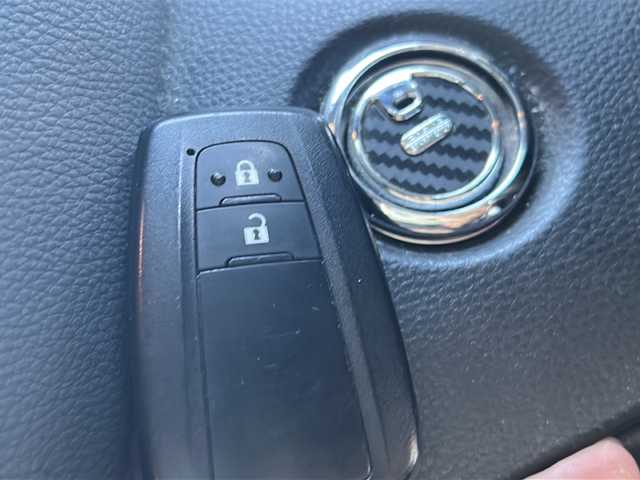 トヨタ カローラツーリング ハイブリッド ダブルバイビー 京都府 2021(令3)年 8.1万km ブラックマイカ 純正ディスプレイオーディオ/・フルセグTV/BT Audio/AM/FM/USB/・バックカメラ/前後ドラレコ/ビルトインETC/プリクラッシュセーフティ/レーダークルコン/車線逸脱防止/オートライト/オートハイビーム/オールオートパワーウィンドウ/電格ウィンカーミラー/電動パーキングブレーキ/プッシュスタート/ハーフレザーシート/横滑り防止機能/コーナーセンサー/EVMODE/DRIVEMODE/純正ドアバイザー/純正フロアマット/保証書/取扱説明書/スマートキースペア×１