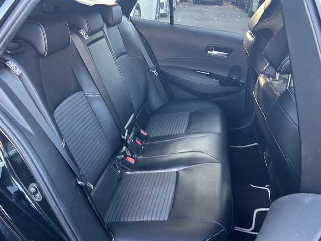 トヨタ カローラツーリング ハイブリッド ダブルバイビー 京都府 2021(令3)年 8.1万km ブラックマイカ 純正ディスプレイオーディオ/・フルセグTV/BT Audio/AM/FM/USB/・バックカメラ/前後ドラレコ/ビルトインETC/プリクラッシュセーフティ/レーダークルコン/車線逸脱防止/オートライト/オートハイビーム/オールオートパワーウィンドウ/電格ウィンカーミラー/電動パーキングブレーキ/プッシュスタート/ハーフレザーシート/横滑り防止機能/コーナーセンサー/EVMODE/DRIVEMODE/純正ドアバイザー/純正フロアマット/保証書/取扱説明書/スマートキースペア×１