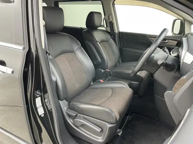 日産 エルグランド 250HWS アーバンクロム 岡山県 2012(平24)年 7.4万km ファントムブラック 社外ナビ　(アルパイン)(VIE-X08S)/【CD/DVD/フルセグ】BT電話のみ対応/社外１０．２インチフリップダウンモニター　(アルパイン)/両側電動スライドドア　/ＨＩＤヘッドライト　/バックカメラ　/後付けコーナーセンサー　前後　/スマートキー　/純正アルミホイール/オートライト/オットマン/禁煙車/フォグライト