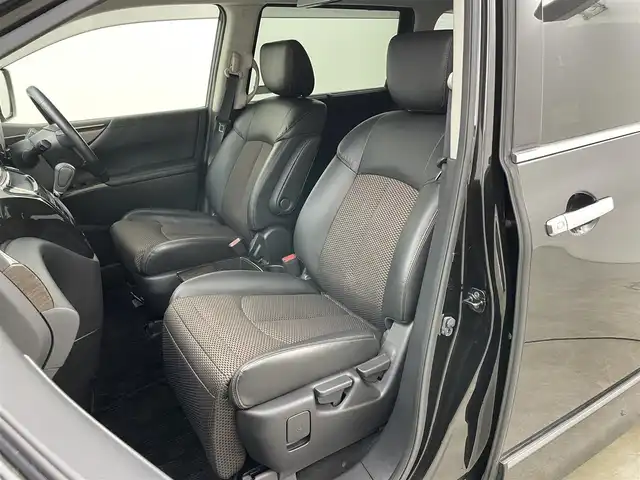 日産 エルグランド 250HWS アーバンクロム 岡山県 2012(平24)年 7.4万km ファントムブラック 社外ナビ　(アルパイン)(VIE-X08S)/【CD/DVD/フルセグ】BT電話のみ対応/社外１０．２インチフリップダウンモニター　(アルパイン)/両側電動スライドドア　/ＨＩＤヘッドライト　/バックカメラ　/後付けコーナーセンサー　前後　/スマートキー　/純正アルミホイール/オートライト/オットマン/禁煙車/フォグライト