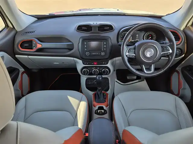 クライスラー・ジープ ジープ レネゲード リミテッド 鹿児島県 2017(平29)年 6.3万km 白 クルーズコントロール　/バックカメラ　/ドライブレコーダー　/Ｂｌｕｅｔｏｏｔｈオーディオ　/ＥＴＣ　/Ｄ＋Ｎ席パワーシート　/Ｄ＋Ｎ席シートヒーター　/ステアリングヒーター　/純正アルミホイール（１７インチ）/HIDヘッドライト/プッシュスタート/スマートキー/MTモード付AT/横滑り防止機能/レーンキープアシスト