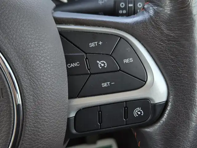 クライスラー・ジープ ジープ レネゲード リミテッド 鹿児島県 2017(平29)年 6.3万km 白 クルーズコントロール　/バックカメラ　/ドライブレコーダー　/Ｂｌｕｅｔｏｏｔｈオーディオ　/ＥＴＣ　/Ｄ＋Ｎ席パワーシート　/Ｄ＋Ｎ席シートヒーター　/ステアリングヒーター　/純正アルミホイール（１７インチ）/HIDヘッドライト/プッシュスタート/スマートキー/MTモード付AT/横滑り防止機能/レーンキープアシスト