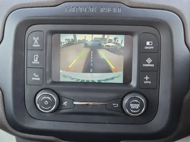 クライスラー・ジープ ジープ レネゲード リミテッド 鹿児島県 2017(平29)年 6.3万km 白 クルーズコントロール　/バックカメラ　/ドライブレコーダー　/Ｂｌｕｅｔｏｏｔｈオーディオ　/ＥＴＣ　/Ｄ＋Ｎ席パワーシート　/Ｄ＋Ｎ席シートヒーター　/ステアリングヒーター　/純正アルミホイール（１７インチ）/HIDヘッドライト/プッシュスタート/スマートキー/MTモード付AT/横滑り防止機能/レーンキープアシスト