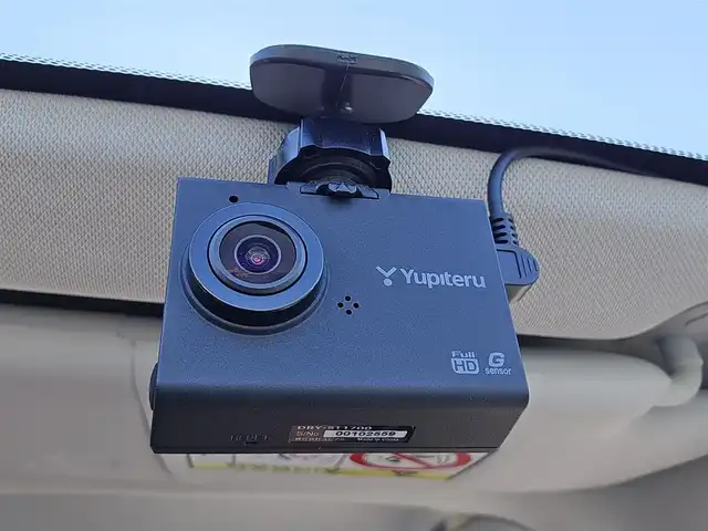 クライスラー・ジープ ジープ レネゲード リミテッド 鹿児島県 2017(平29)年 6.3万km 白 クルーズコントロール　/バックカメラ　/ドライブレコーダー　/Ｂｌｕｅｔｏｏｔｈオーディオ　/ＥＴＣ　/Ｄ＋Ｎ席パワーシート　/Ｄ＋Ｎ席シートヒーター　/ステアリングヒーター　/純正アルミホイール（１７インチ）/HIDヘッドライト/プッシュスタート/スマートキー/MTモード付AT/横滑り防止機能/レーンキープアシスト