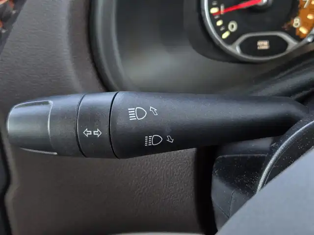 クライスラー・ジープ ジープ レネゲード リミテッド 鹿児島県 2017(平29)年 6.3万km 白 クルーズコントロール　/バックカメラ　/ドライブレコーダー　/Ｂｌｕｅｔｏｏｔｈオーディオ　/ＥＴＣ　/Ｄ＋Ｎ席パワーシート　/Ｄ＋Ｎ席シートヒーター　/ステアリングヒーター　/純正アルミホイール（１７インチ）/HIDヘッドライト/プッシュスタート/スマートキー/MTモード付AT/横滑り防止機能/レーンキープアシスト