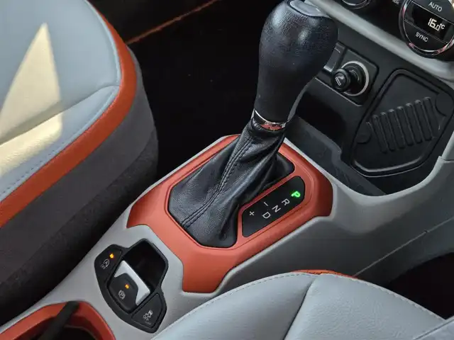 クライスラー・ジープ ジープ レネゲード リミテッド 鹿児島県 2017(平29)年 6.3万km 白 クルーズコントロール　/バックカメラ　/ドライブレコーダー　/Ｂｌｕｅｔｏｏｔｈオーディオ　/ＥＴＣ　/Ｄ＋Ｎ席パワーシート　/Ｄ＋Ｎ席シートヒーター　/ステアリングヒーター　/純正アルミホイール（１７インチ）/HIDヘッドライト/プッシュスタート/スマートキー/MTモード付AT/横滑り防止機能/レーンキープアシスト