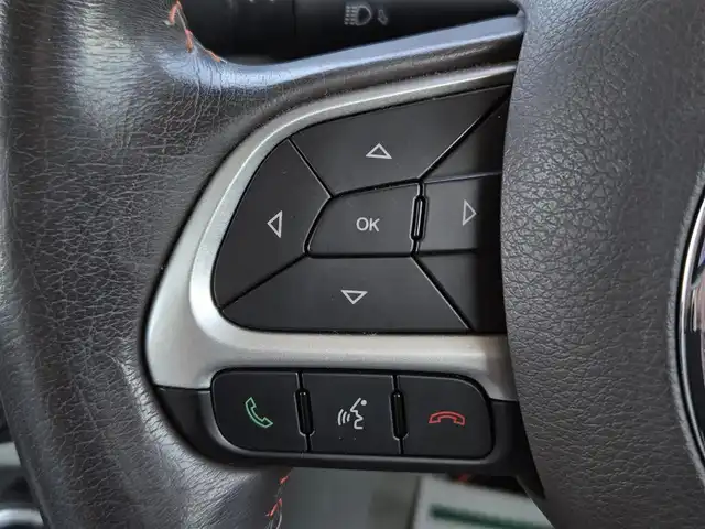 クライスラー・ジープ ジープ レネゲード リミテッド 鹿児島県 2017(平29)年 6.3万km 白 クルーズコントロール　/バックカメラ　/ドライブレコーダー　/Ｂｌｕｅｔｏｏｔｈオーディオ　/ＥＴＣ　/Ｄ＋Ｎ席パワーシート　/Ｄ＋Ｎ席シートヒーター　/ステアリングヒーター　/純正アルミホイール（１７インチ）/HIDヘッドライト/プッシュスタート/スマートキー/MTモード付AT/横滑り防止機能/レーンキープアシスト