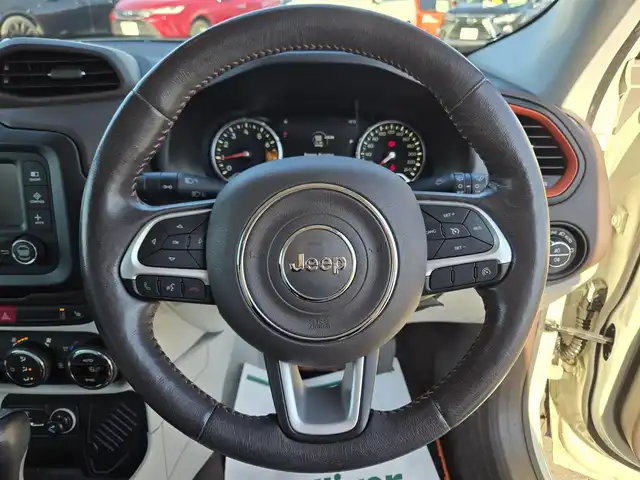 クライスラー・ジープ ジープ レネゲード リミテッド 鹿児島県 2017(平29)年 6.3万km 白 クルーズコントロール　/バックカメラ　/ドライブレコーダー　/Ｂｌｕｅｔｏｏｔｈオーディオ　/ＥＴＣ　/Ｄ＋Ｎ席パワーシート　/Ｄ＋Ｎ席シートヒーター　/ステアリングヒーター　/純正アルミホイール（１７インチ）/HIDヘッドライト/プッシュスタート/スマートキー/MTモード付AT/横滑り防止機能/レーンキープアシスト