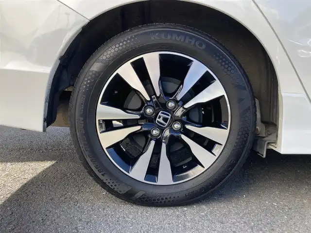 ホンダ シャトル ハイブリッド X 静岡県 2015(平27)年 8.6万km ホワイトオーキッドパール あんしんパッケージ/純正メモリーナビ/　AM FM CD DVD Bluetooth USB/ビルトインETC/前方ドライブレコーダー/LEDオートヘッドランプ/ハーフレザーシート/クルーズコントロール/純正15インチアルミホイール/スマートキー2本/パーキングアシスト/パドルシフト/フロントフォグランプ/シティブレーキアクティブシステム/フルセグTV/バックモニター