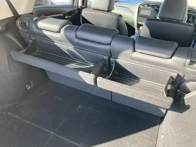 ホンダ シャトル ハイブリッド X 静岡県 2015(平27)年 8.6万km ホワイトオーキッドパール あんしんパッケージ/純正メモリーナビ/　AM FM CD DVD Bluetooth USB/ビルトインETC/前方ドライブレコーダー/LEDオートヘッドランプ/ハーフレザーシート/クルーズコントロール/純正15インチアルミホイール/スマートキー2本/パーキングアシスト/パドルシフト/フロントフォグランプ/シティブレーキアクティブシステム/フルセグTV/バックモニター