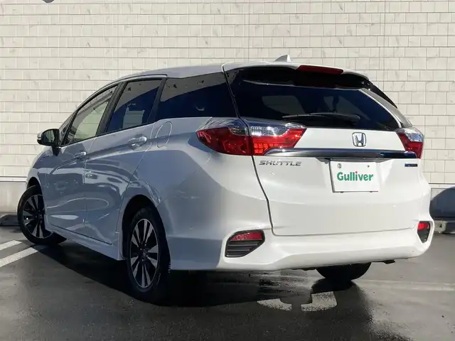 ホンダ シャトル ハイブリッド X 静岡県 2015(平27)年 8.6万km ホワイトオーキッドパール あんしんパッケージ/純正メモリーナビ/　AM FM CD DVD Bluetooth USB/ビルトインETC/前方ドライブレコーダー/LEDオートヘッドランプ/ハーフレザーシート/クルーズコントロール/純正15インチアルミホイール/スマートキー2本/パーキングアシスト/パドルシフト/フロントフォグランプ/シティブレーキアクティブシステム/フルセグTV/バックモニター