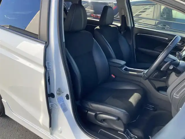 ホンダ シャトル ハイブリッド X 静岡県 2015(平27)年 8.6万km ホワイトオーキッドパール あんしんパッケージ/純正メモリーナビ/　AM FM CD DVD Bluetooth USB/ビルトインETC/前方ドライブレコーダー/LEDオートヘッドランプ/ハーフレザーシート/クルーズコントロール/純正15インチアルミホイール/スマートキー2本/パーキングアシスト/パドルシフト/フロントフォグランプ/シティブレーキアクティブシステム/フルセグTV/バックモニター