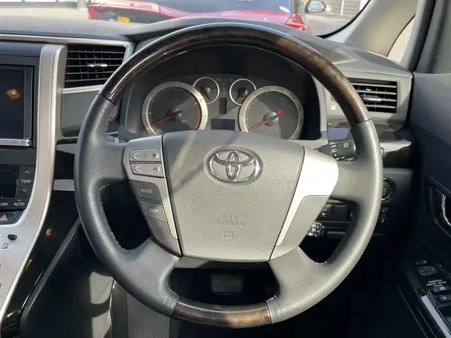 トヨタ ヴェルファイア 2．4Z ゴールデンアイズⅡ 大阪府 2014(平26)年 4.3万km ブラック トヨタセーフティセンス/・クルーズコントロール/・クリアランスソナー/純正ナビ/・Bluetooth/フルセグTV/CD/DVD/ラジオ/主要装備/・バックカメラ/・横滑り防止装置/・両側パワースライドドア/・パワーバックドア/・サンルーフ/・100V電源/・合皮シート/・オットマン/・ステアリングスイッチ/・nanoe/・自動防眩ルームミラー/・ダブルサイド+カーテンエアバック/・ETC